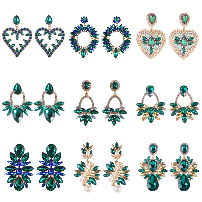 17g Weight 0.03µm-0.05µm Gold Plating Thickness Electroplated Gold Plating Process 316 Stainless Steel Ear Needle Material Golden Plated Plating Material Rhinestones Inlay Material Earrings Classification 1 Pair Quantity Daily Occasion Alloy Material Heart Shape Pattern Women'S Gender Fashion Style Inlay Craft Fashion Heart Shape Alloy Inlay Rhinestones Earrings 1 Pair 无