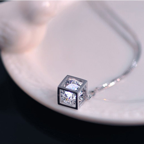 Weihua platinum-plated love cube female pendant female square love window Korean jewelry Korean version female silver-plated necklace
