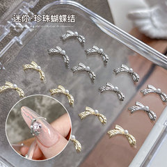 ネット赤のミニ真珠の合金の蝶結びのネイルアクセサリーの精巧なリボンの立体の軽い豪華な爪の装飾品の卸売り