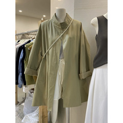 春と秋の服装は韓国系のカジュアルでゆったりしています。