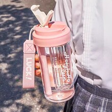 水杯夏季高颜值女生2026大容量塑料杯食品级儿童学生上学吸管杯子