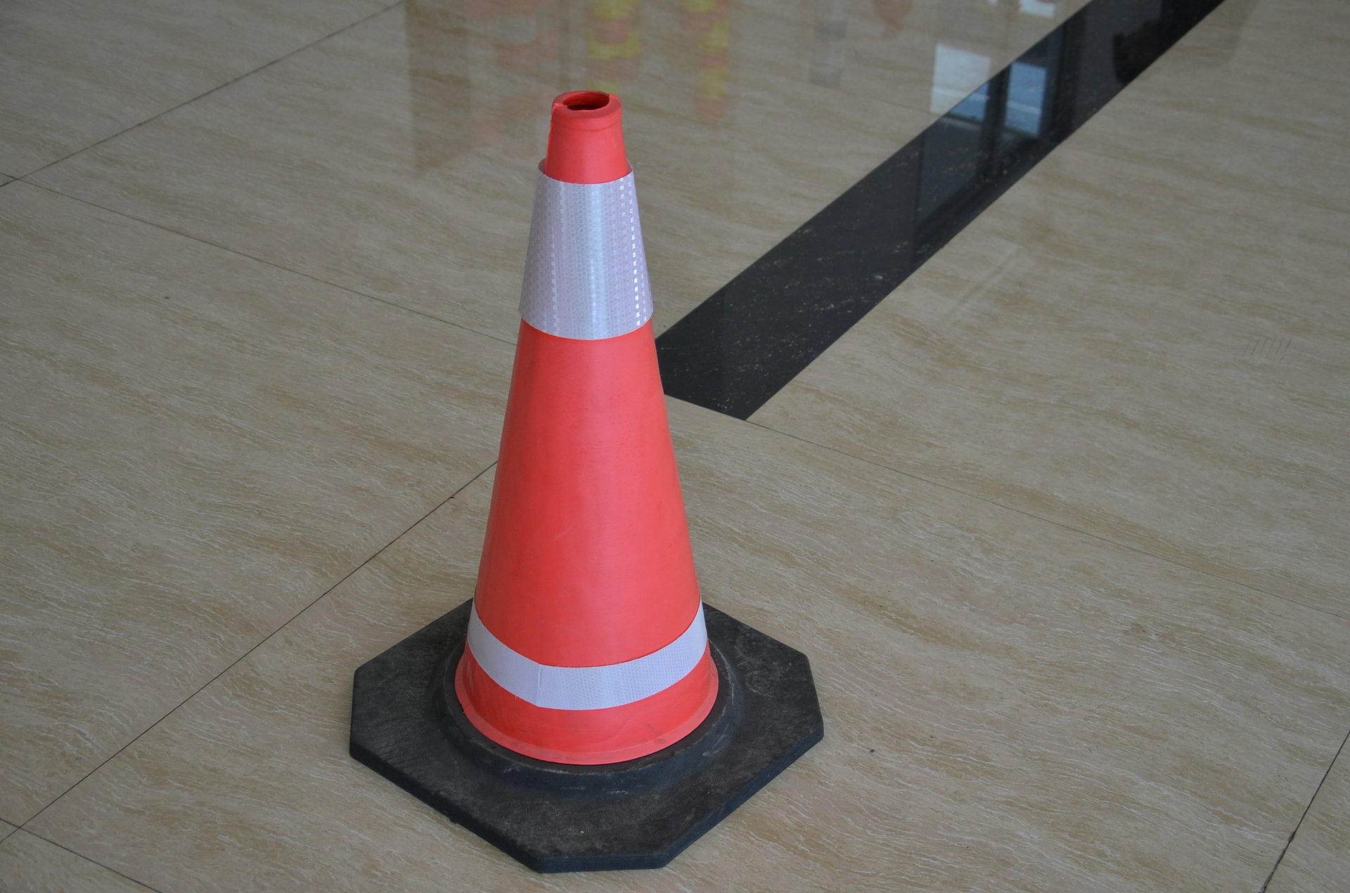 塑料路锥 发泡EVA路锥 路障 70cm车子碾压不坏 新型路锥 橡胶底座