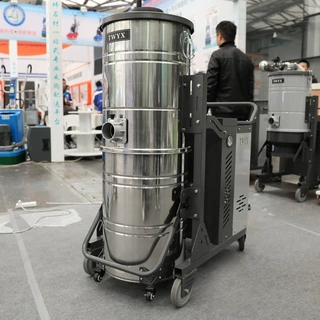 三相工业吸尘器 提供两种过滤器清洁中选择一种的灵活性 除尘器