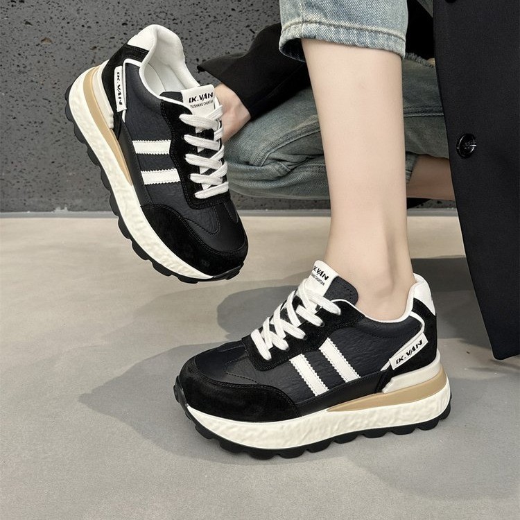 Zapatos de altura interior para mujeres 2025, nuevos zapatos deportivos casuales de otoño con suela gruesa, zapatos de entrenamiento de hombre pequeño Agande