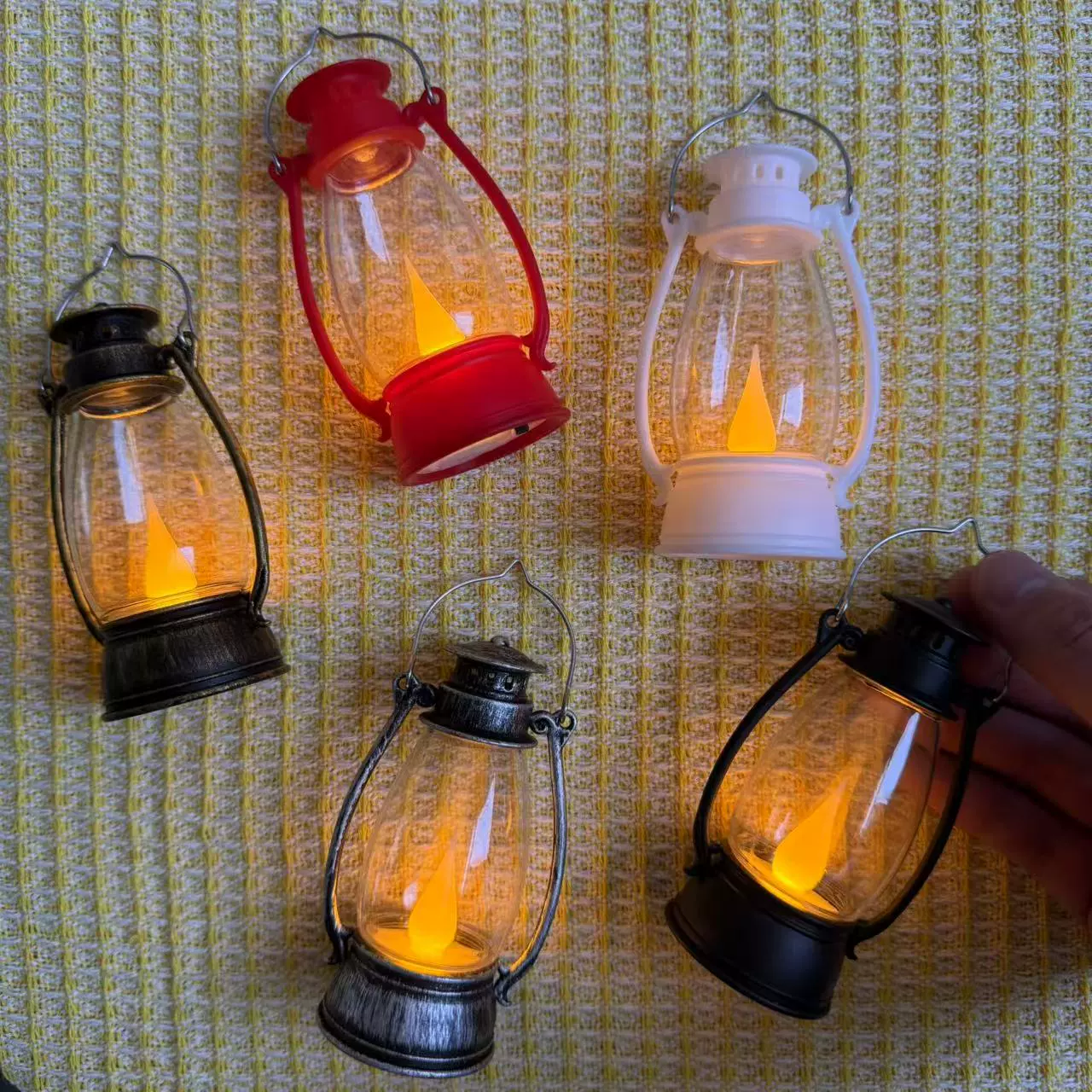 Small electronic candle, night light
