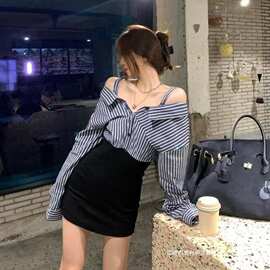 假两件拼接一字肩吊带长袖连衣裙女2026秋季新款短裙条纹衬衫裙子