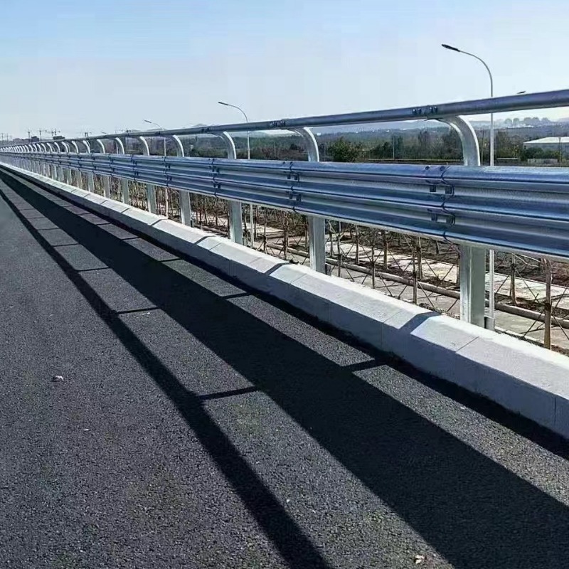 波形护栏 两波 三波护栏板 道路安全设施 道路安全防护栏防攀爬