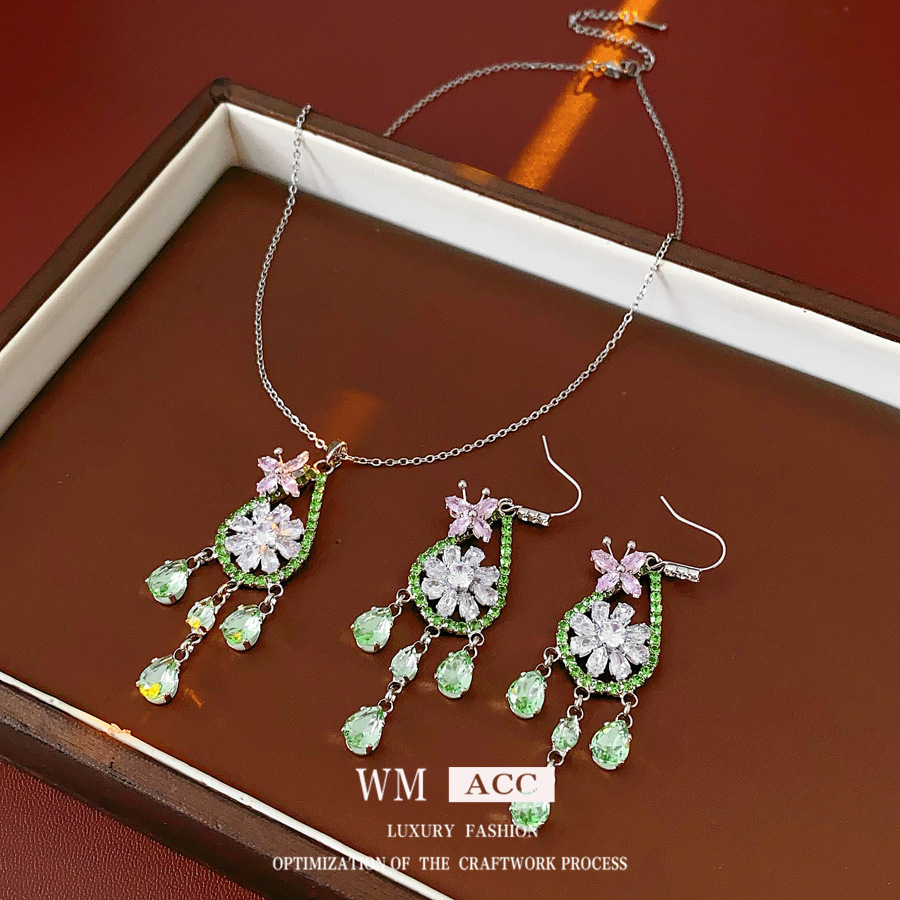 Flores de mariposa de zircón gota de agua set de fresa de verano pequeño fresco dulce joyería versátil nicho lujo ligero sentido de alta calidad