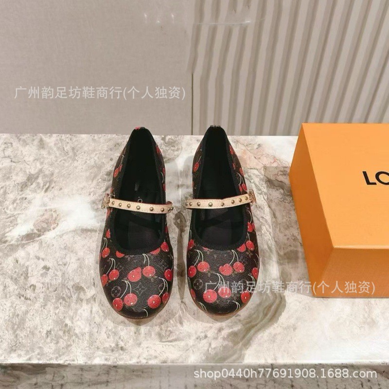 Louis Vuitton 2025 bahor/kuzgi ayollar balet poyabzali, denim yumaloq barmoqli metall qisqichli, bir tasmali Mary Jane poyabzallari