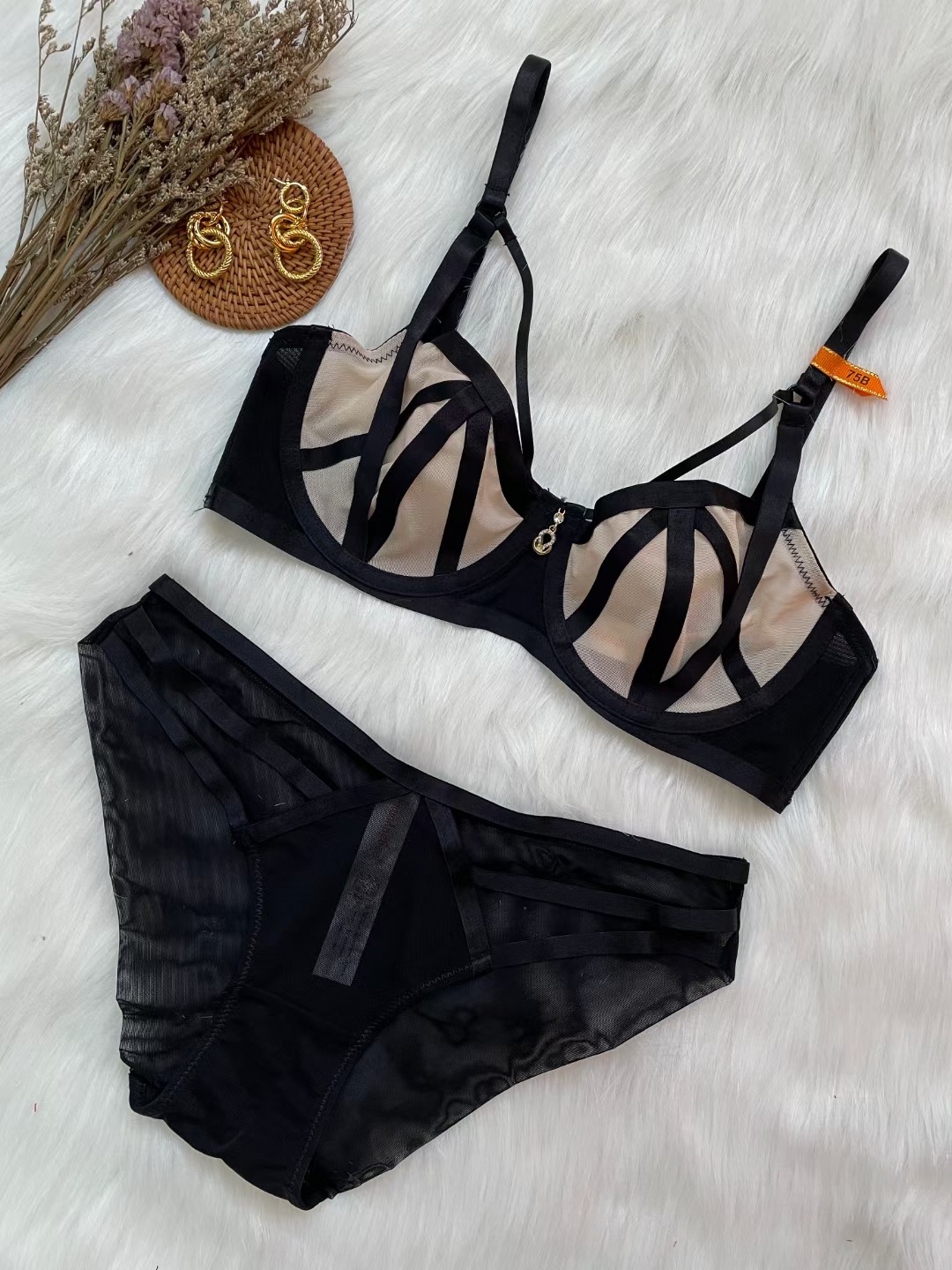 2023 Novo conjunto de sutiã sexy francês ultrafino com bojo e anel de aço para mulheres, roupa íntima grande_voghion.com