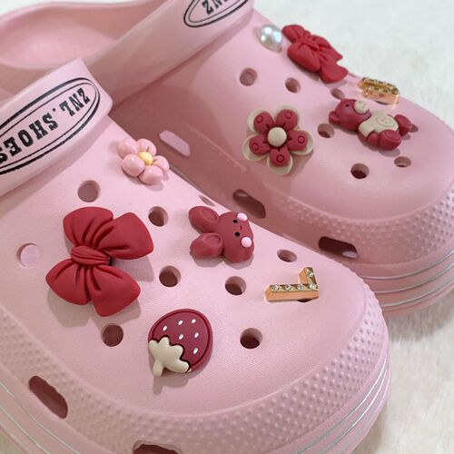 Cross-border adaptation cross Crocs shoe flower shoe buckle Cute girly pink pearl chain series Crocs shoe accessories
