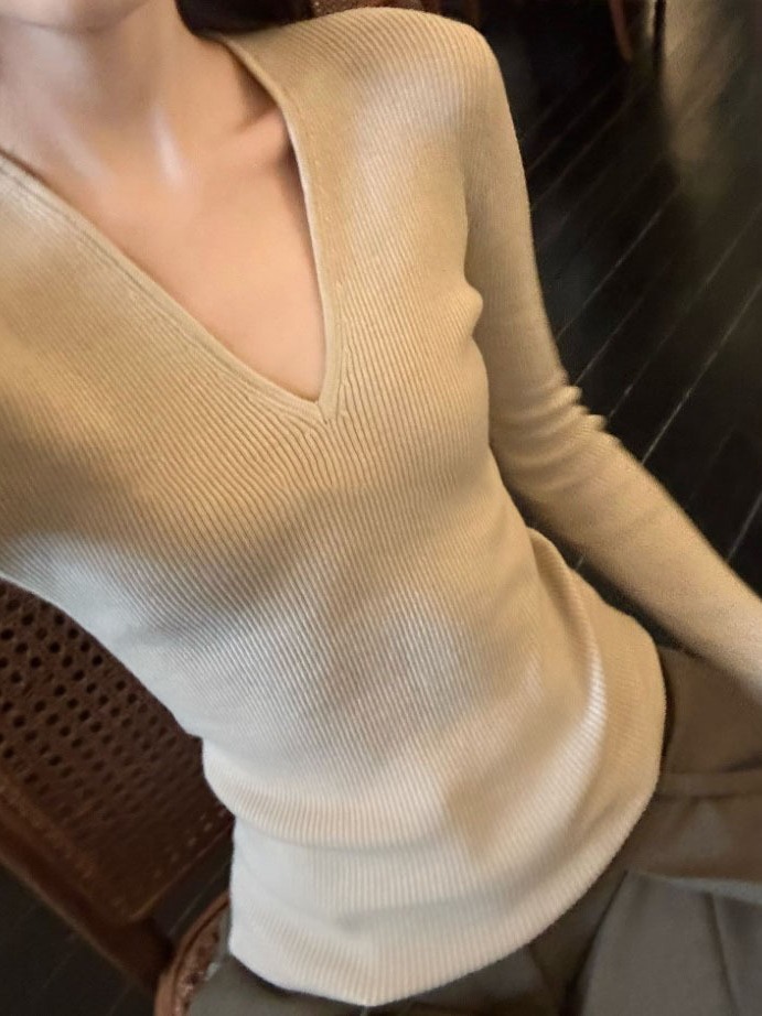 奶茶色V领针织衫修身百搭气质时尚显瘦内搭打底衫紧身羊绒毛衣女