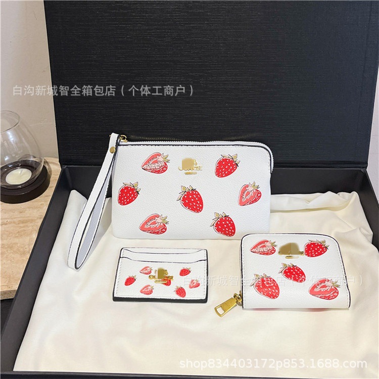 작은 딸기 흰색