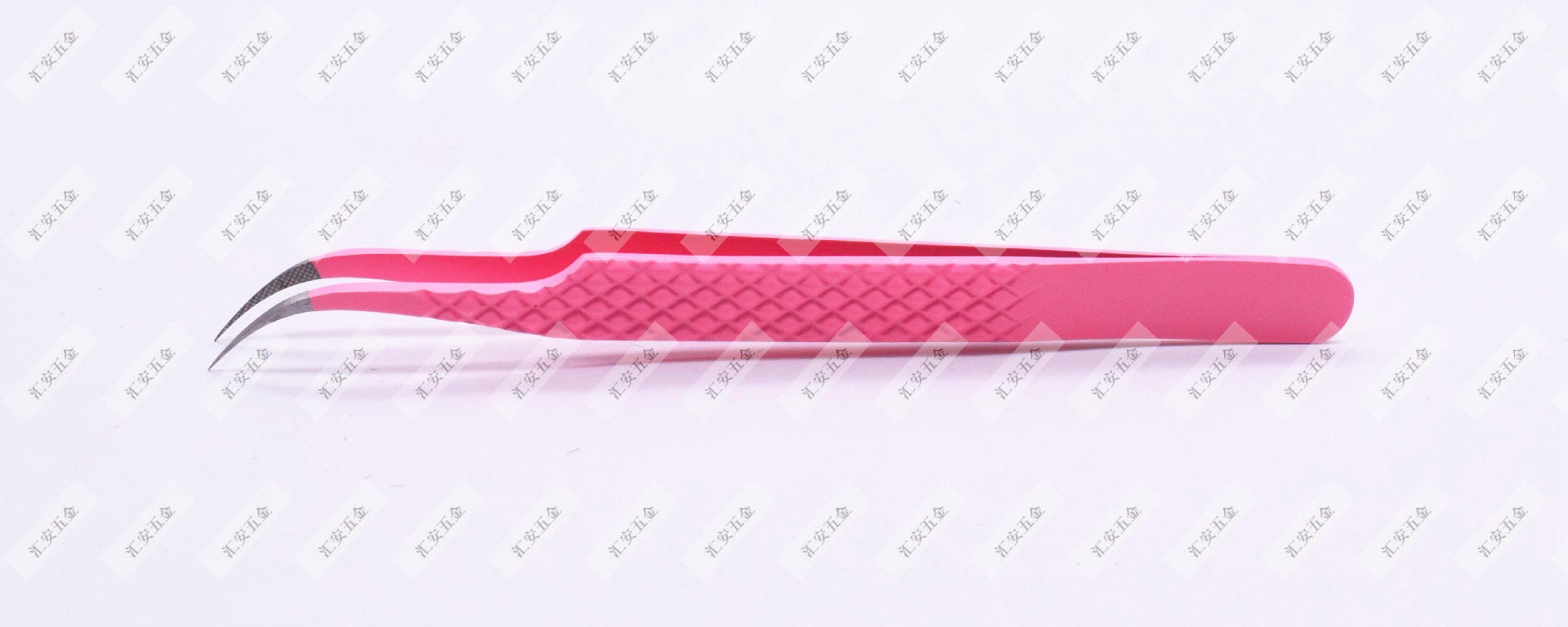 Factory supplies pink embossed fiber-tipped tweezers, fiber tips, high-precision serrated eyelash extension tweezers.