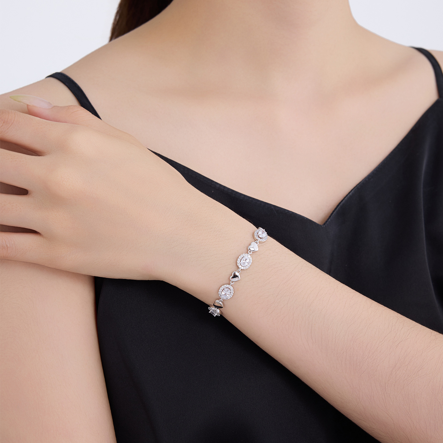 Xuping lujoso temperamento elíptico geometría brillante amor empalme pulsera aleación de cobre dulce suave joyería de mano al por mayor
