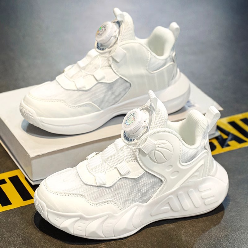 Zapatos de baloncesto blancos para niños verano 2025 nuevos zapatos deportivos para niños pequeños zapatos blancos transpirables para niños estudiantes