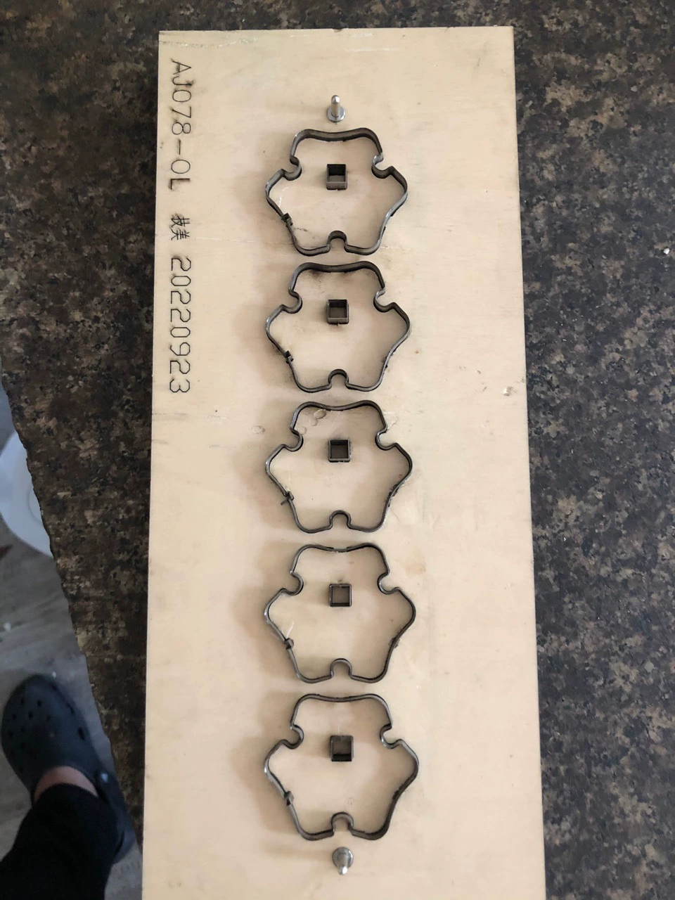 Вырезать и штамповать лазерный нож