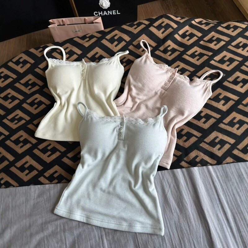 Women's camisole with chest pads, 2026 summer new style, pure and desirable floral print, slim fit, can be worn as an inner layer or on its own, versatile top Women's camisole with chest pads, 2026 summer new style, pure and desirable floral print, slim fit, can be worn as an inner layer or on its own, versatile top