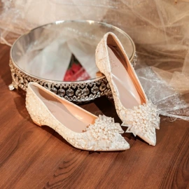 女式时装单鞋;高跟凉鞋;高跟拖鞋