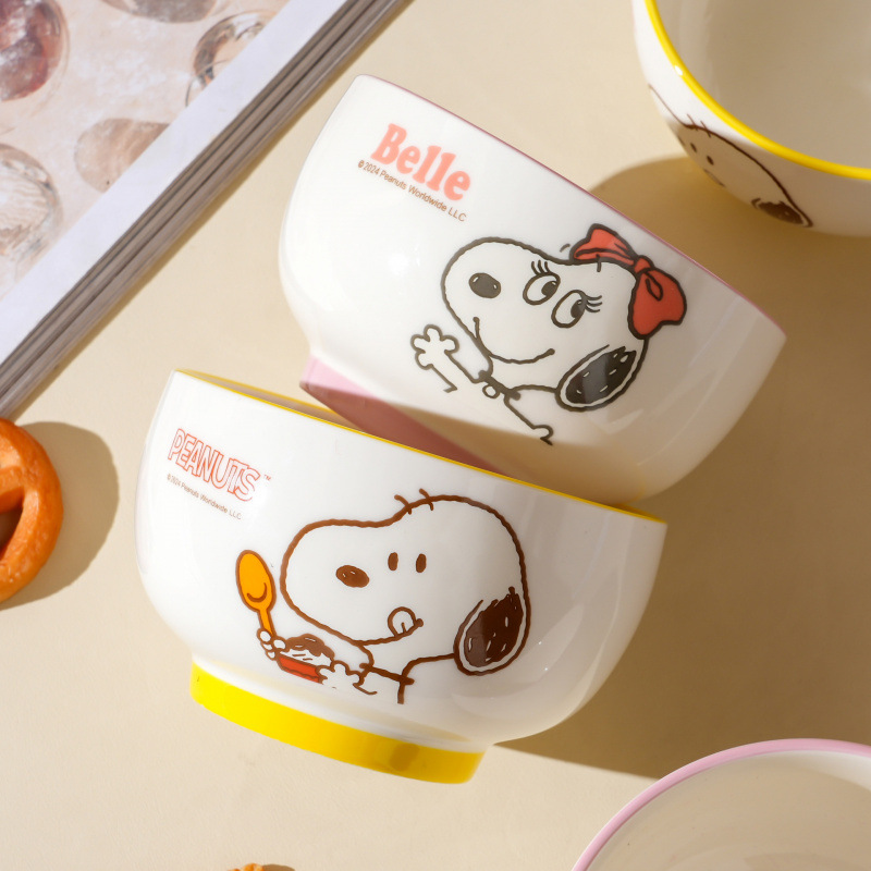 Snoopy auténtico cubiertos de cerámica tazón de arroz caja de regalo set encantador dibujos animados tazón doméstico de grado alimenticio al por mayor