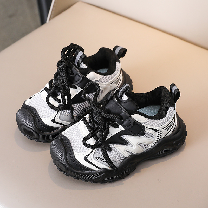 Niños y niñas zapatilla de deporte 2024 primavera y otoño nuevo bebé zapatos para correr de fondo suave zapatos para niños zapatillas de malla para niños al por mayor