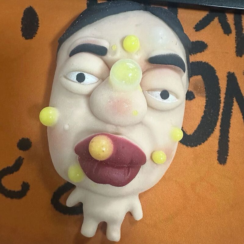 Stress Relief Big Red Lips - My Colleague's Funny Pimple Squeezing Gadget, Quirky Squeezing Mask, Prank Toy Wholesale