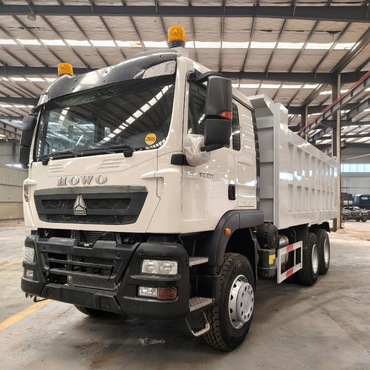 Cross-border export of Sinotruk HOWOTX dump truck, 371 horsepower, 6x4 mining slag transport dump truck, direct from the manufacturer