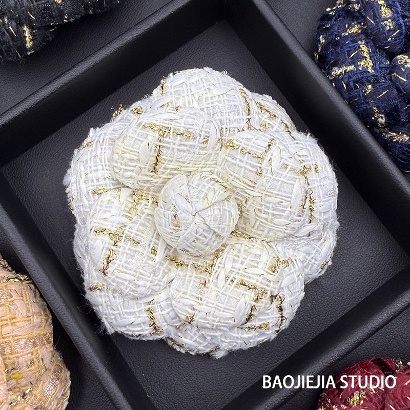 6.6cm ダブルCブローチ、小香風オリジナルブローチ、高級感、高級、精巧、ファッショナブルな椿の花ブローチ