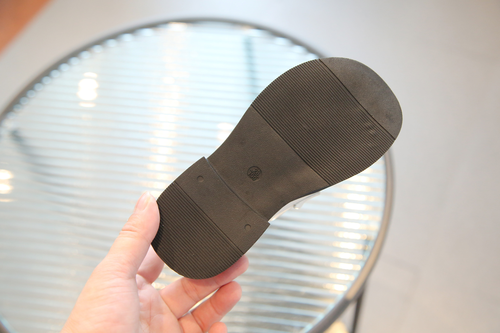 Versione coreana di mocassini con grandi diamanti e fibbia quadrata, scarpe di pelle nera, scarpa singola da ragazza,_voghion.com