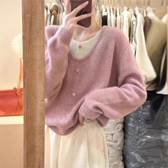 女性用の偽のツーピースラブボタンセータートップスを接合、秋と冬の新しいスタイルの女性用のゆったりとした気質と年齢を減らすプルオーバーセーター