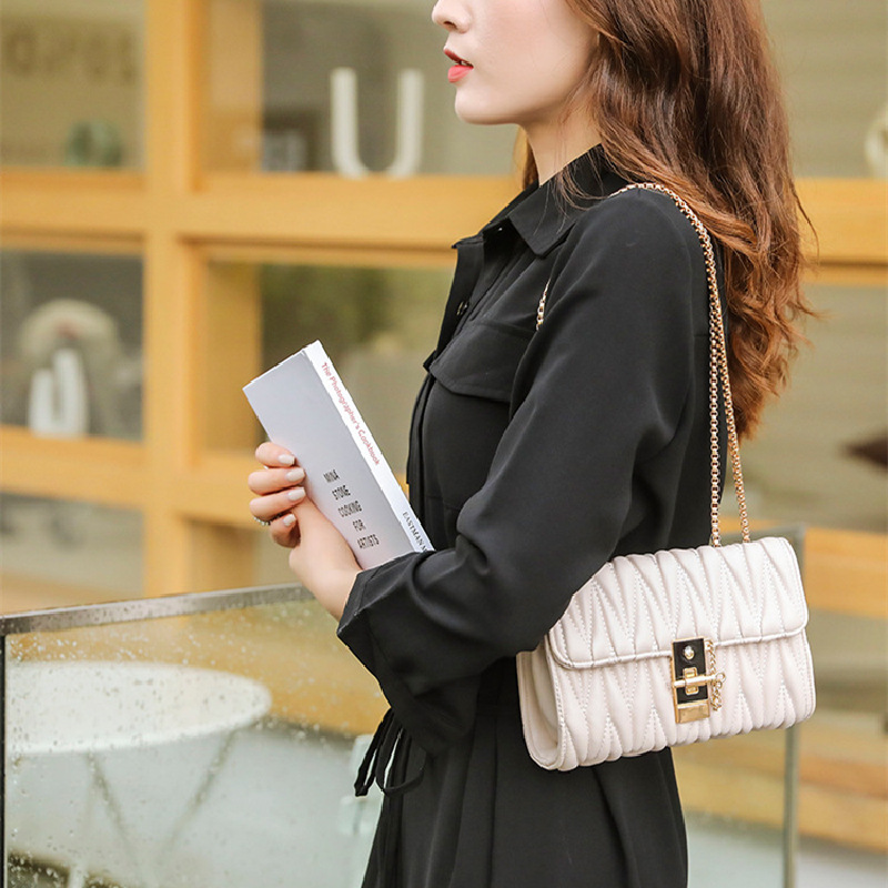 Bolsa al por mayor bolsa de mensajero de las mujeres cuatro estaciones todo partido estilo Chanel bolso de la cadena del hombro bolso de la moda bolsa de mensajero