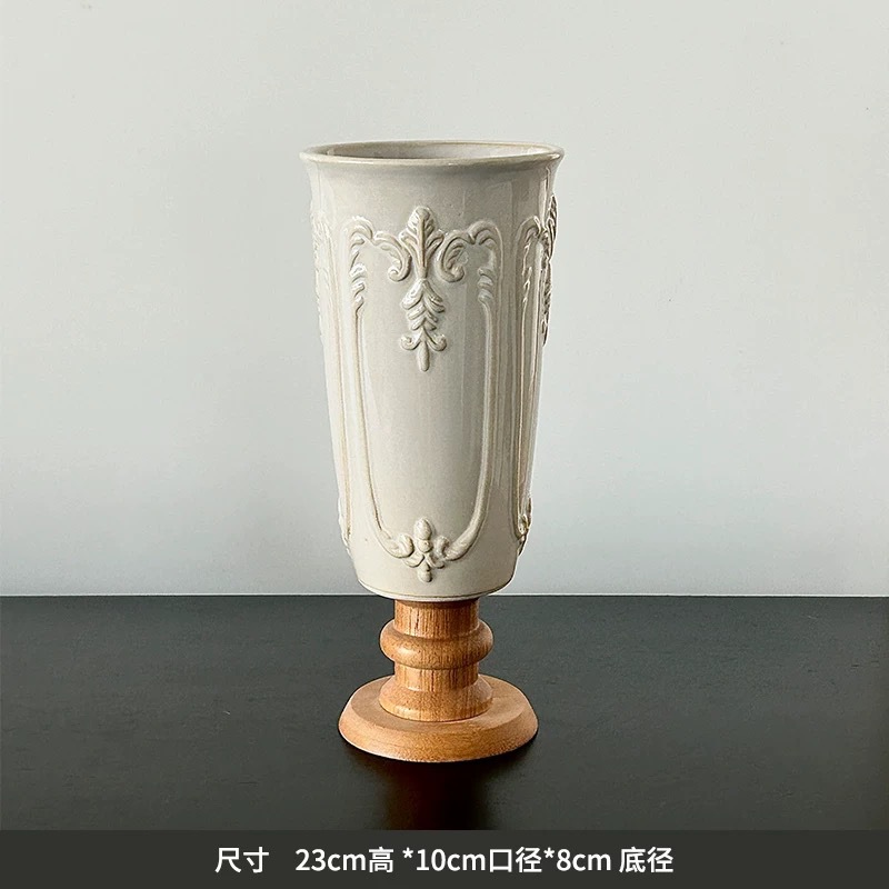 프렌치 스타일의 나무 베이스 엠보싱 꽃병