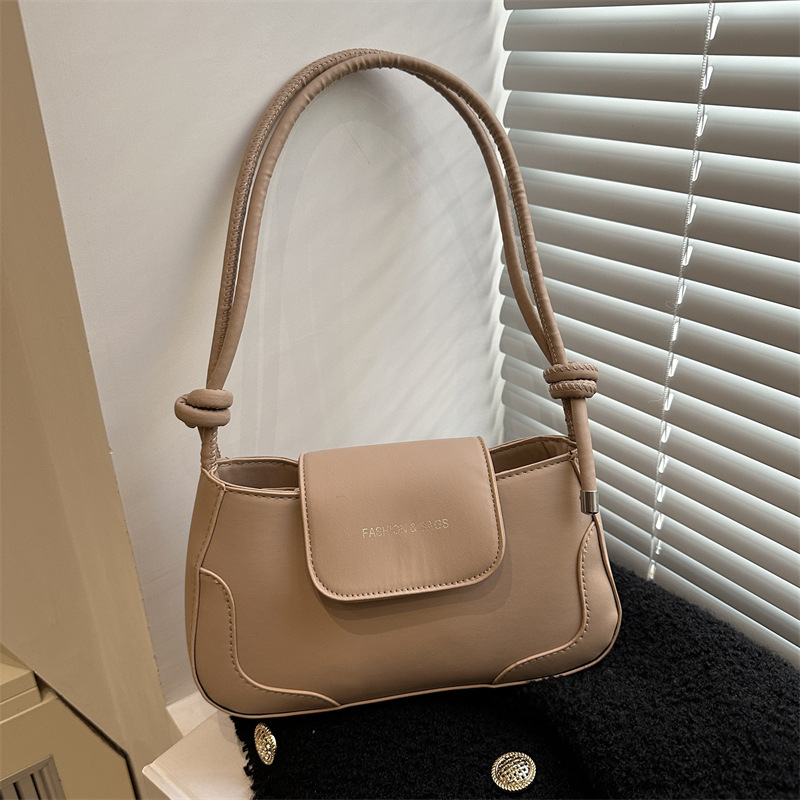 Bolsa de brazo de color sólido para mujeres 2024 invierno nuevo estilo de moda textura casual bolso de hombro estilo exterior simple bolso de moda