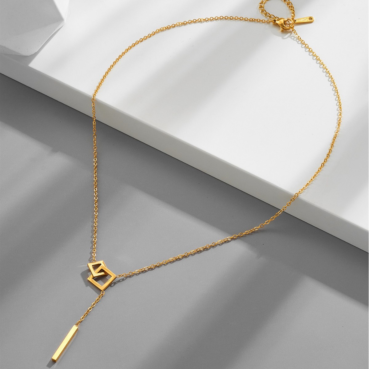Collier léger et luxueux en acier titane pour femme, style européen et américain, tendance coréenne simple et élégante._voghion.com