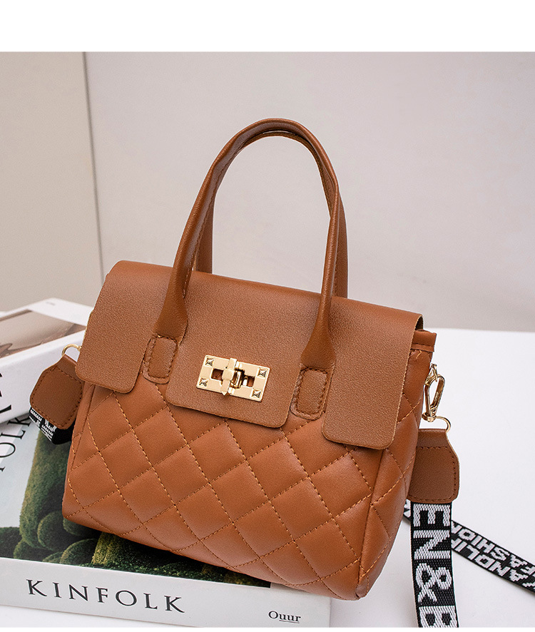 Women's Small Pu Leather Solid Color Classic Style Square Lock Clasp Handbag display picture 3