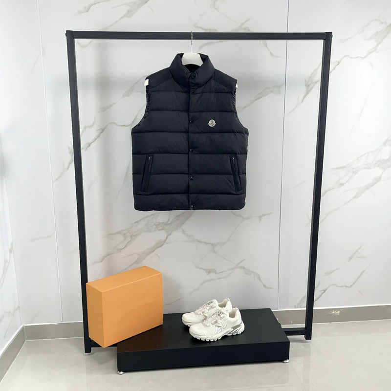 High-end version, standard cross-border M brand, 2026 autumn/winter collection, stand-up collar, casual vest, down jacket, unisex
