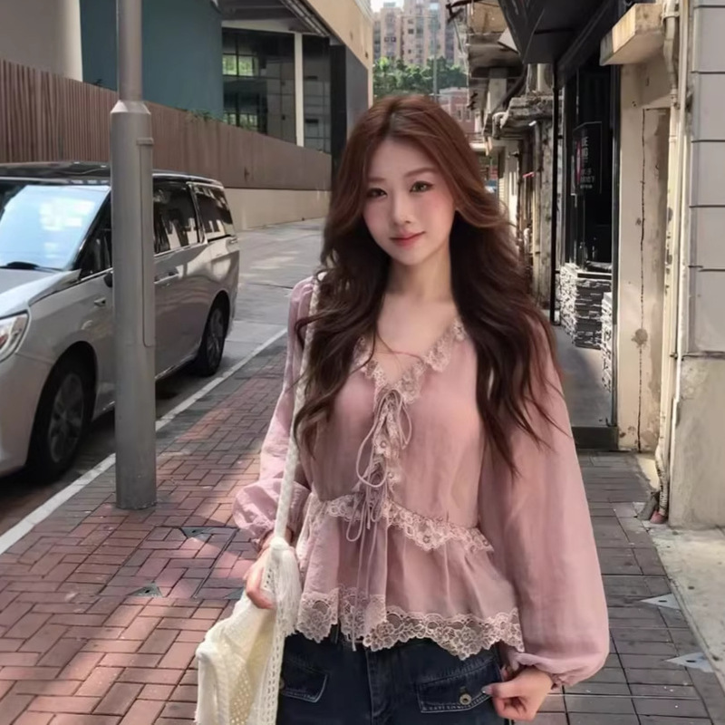 French-Style Pure Desire Pink V-Neck Lace-Trimmed Shirt for Women, Summer Off-Shoulder Long-Sleeve Design with a Flowy Feel