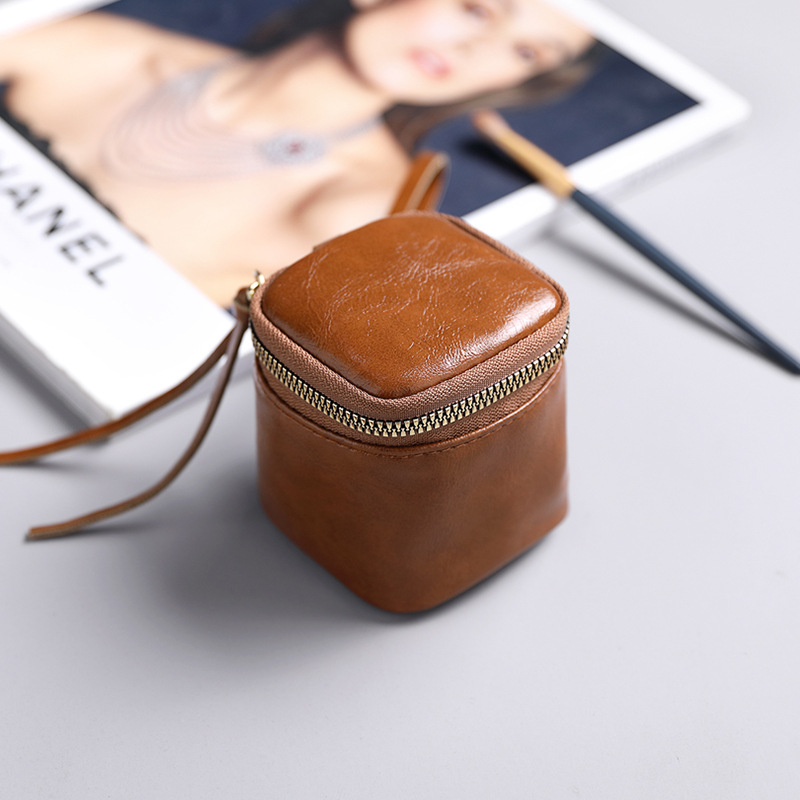 Oily wax leather-square brown
