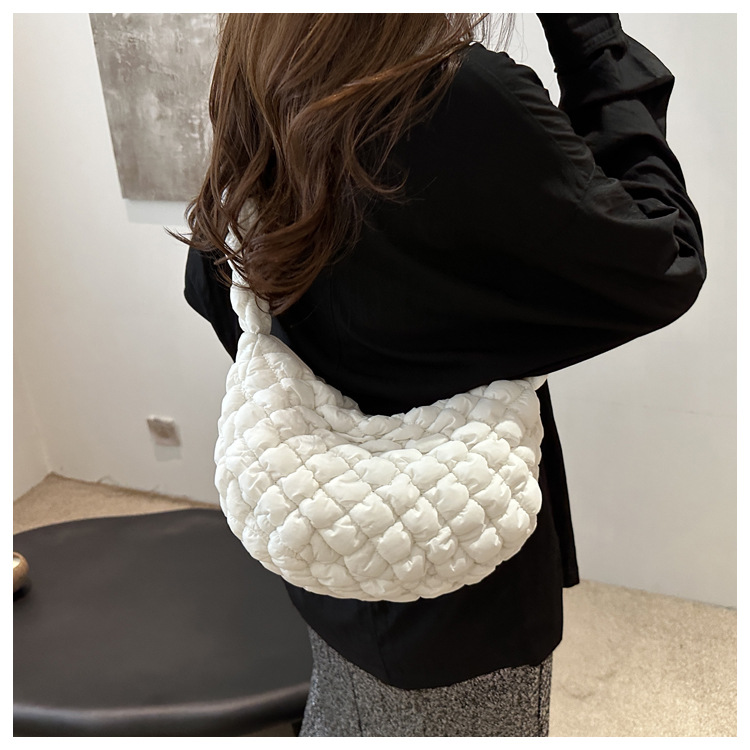 Large-capacity pleated cloud bag, new fashionable single-shoulder hand-held dumpling bag, solid-color simple crossbody bag, cross-border wholesale undefined