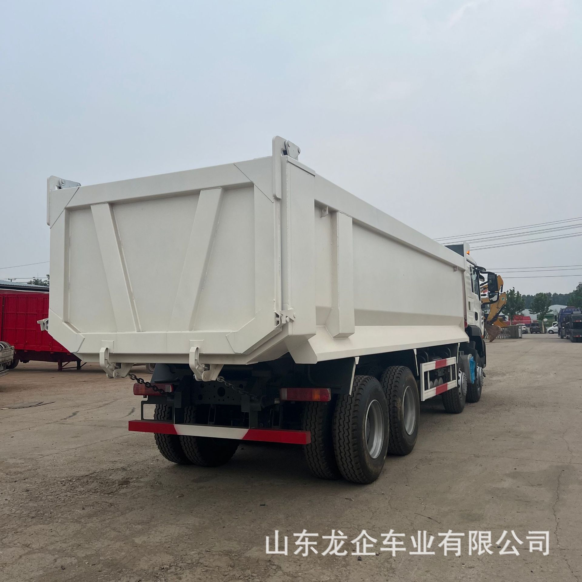 Sinotruk Howo Tx Engineering Dump Truck, 371 Horsepower U-Shaped Box-Type Dump Truck for Export, Construction Site Transport Dump Truck