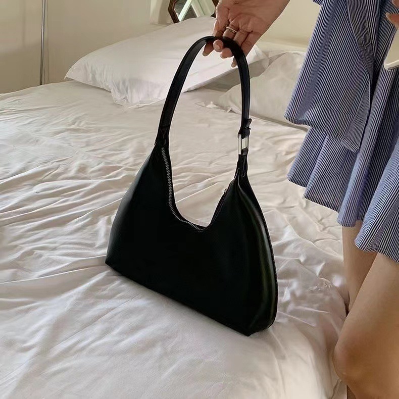 Bolsa de media luna de palo, bolso de nicho coreano de mujer, bolso de hombro de mujer, estilo de moda de alta calidad, bolso de brazo simple.