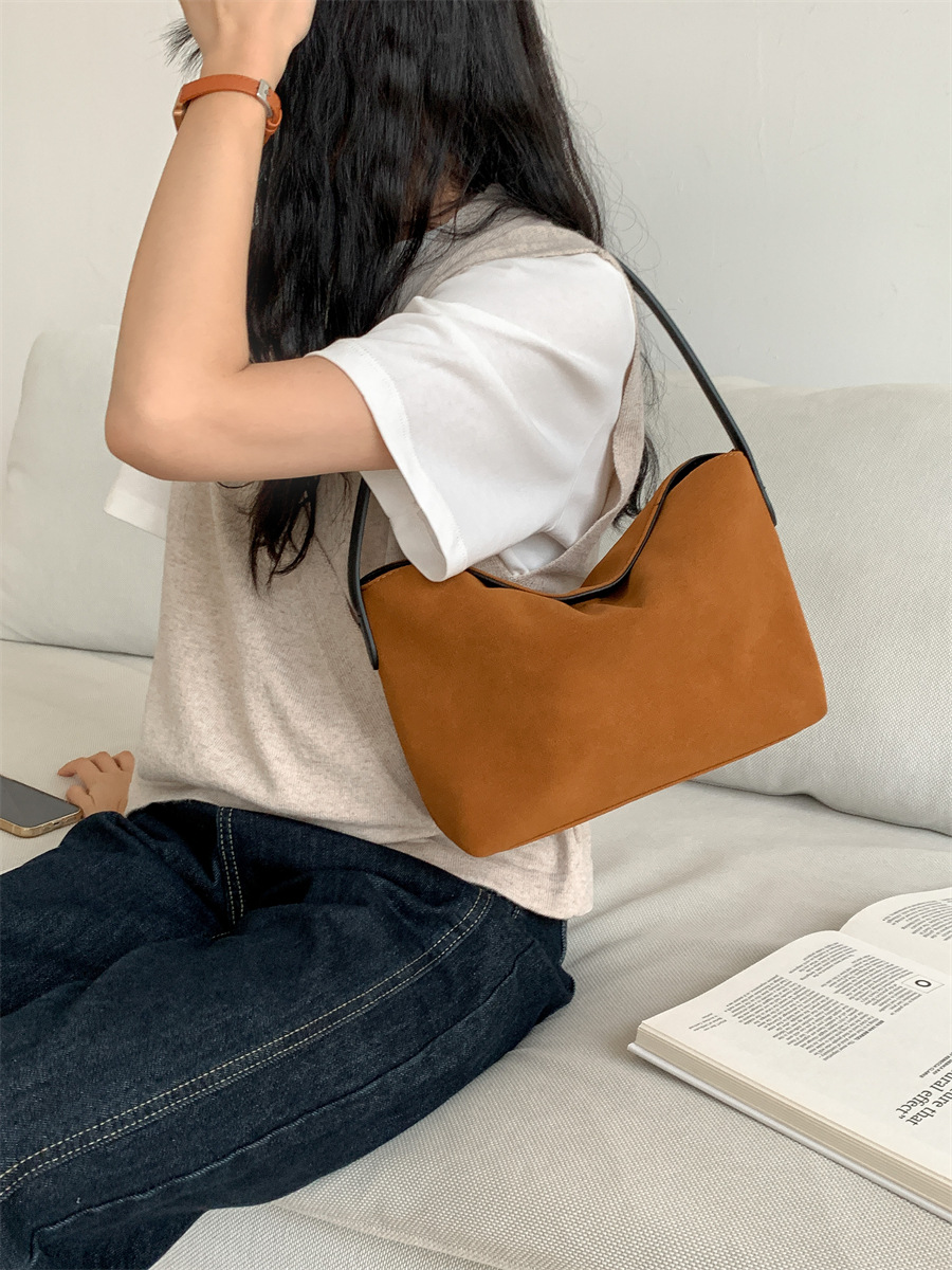 Geantă de subraț din piele întoarsă, geantă de mână de nișă pentru toamnă și iarnă, textură plușată, geantă mică pătrată, la modă și versatilă, de mână_voghion.com