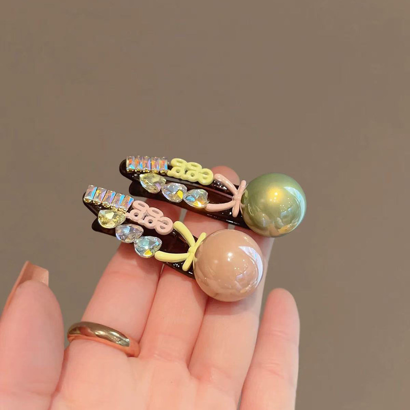 Korean Dongdaemun Style Hairpin with a High-End Feel, Crystal Edge Clip, 2025 Internet Celebrity Versatile Pearl Bangs Clip Korean Dongdaemun Style Hairpin with a High-End Feel, Crystal Edge Clip, 2025 Internet Celebrity Versatile Pearl Bangs Clip