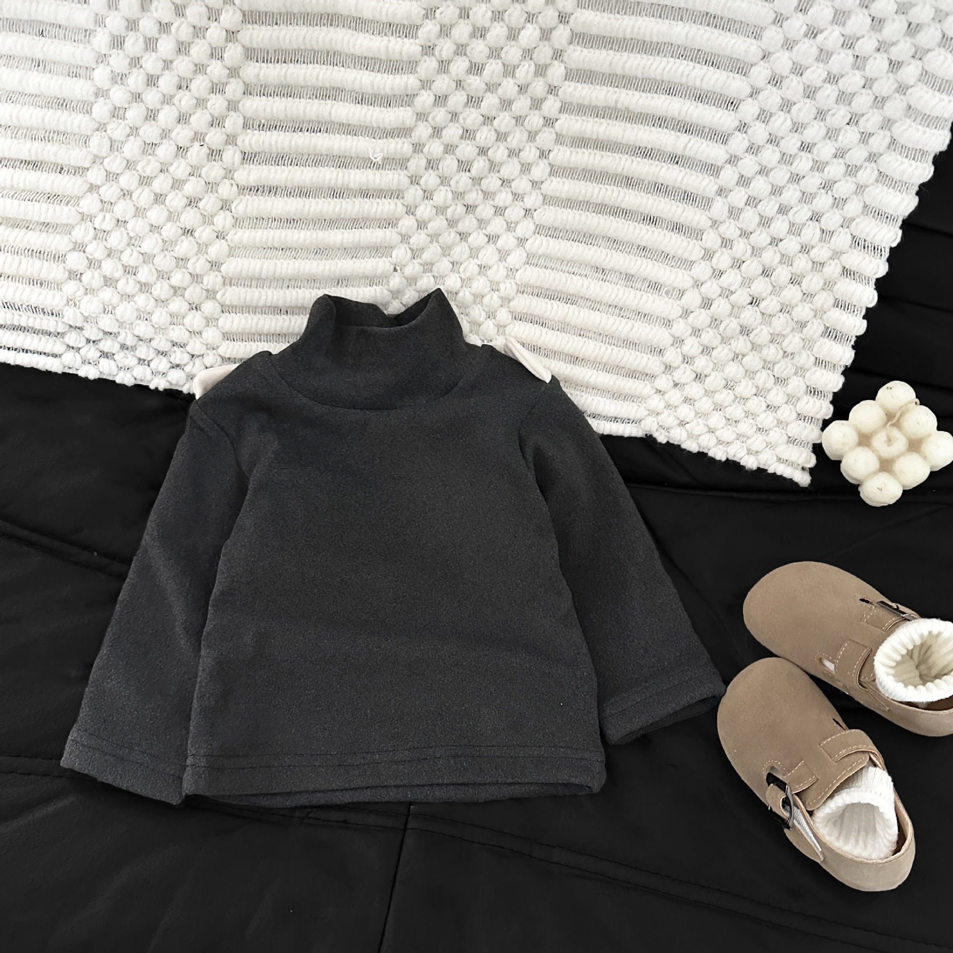 Baby otoño y invierno versátil camiseta de base, nuevo estilo de medio cuello cómodo para niños y niñas, ropa caliente para bebés gruesa image 7