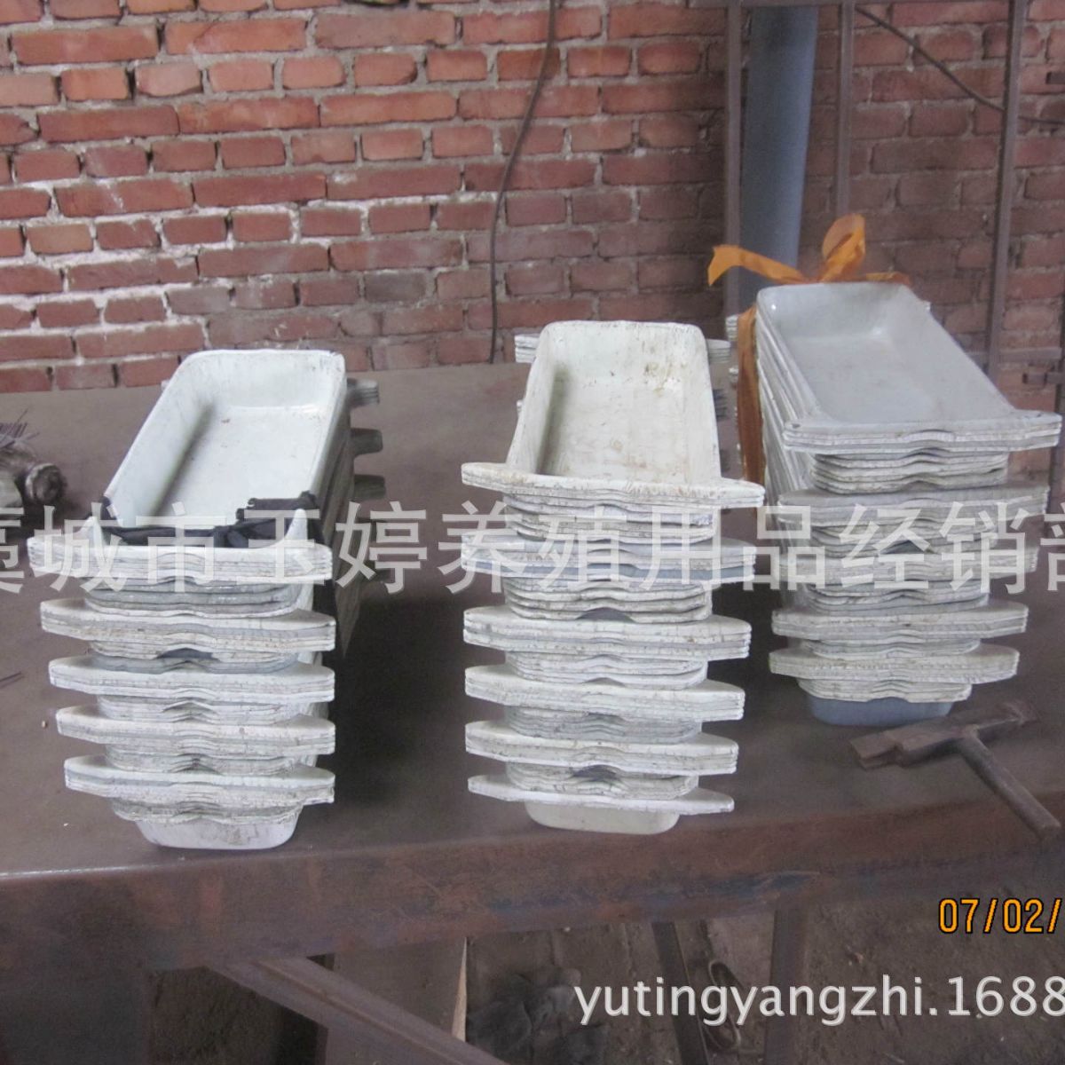 厂家供应狐狸食槽 养殖动物用品狐狸笼水貂食槽狐狸食盒