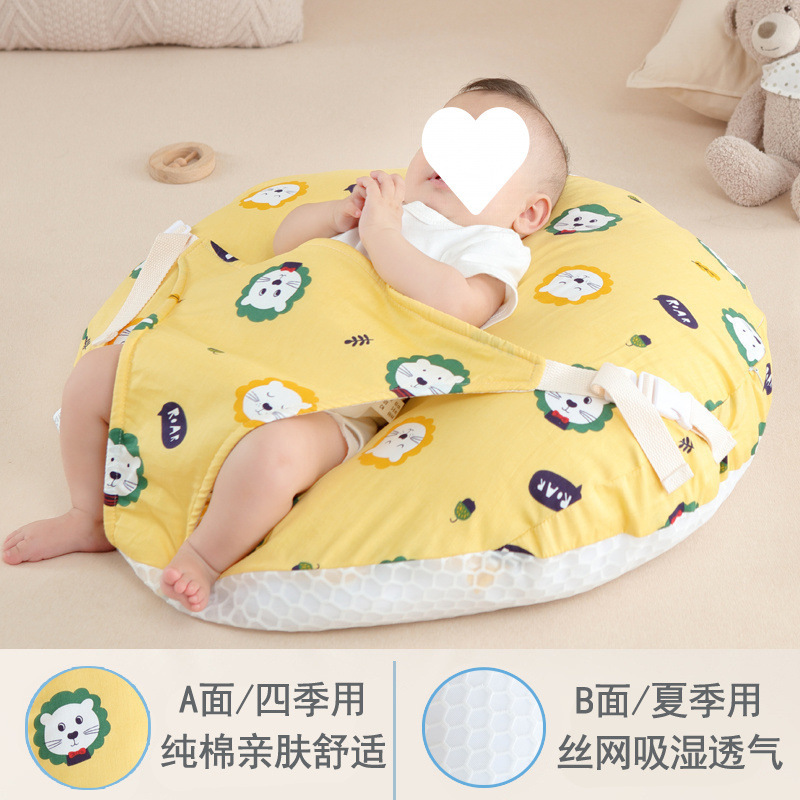 赤ちゃんが乳を吐くのを防ぐ坂枕の授乳枕は、ミルクを吐くのを防ぐために寝て、夏の通気性を調べます。|undefined
