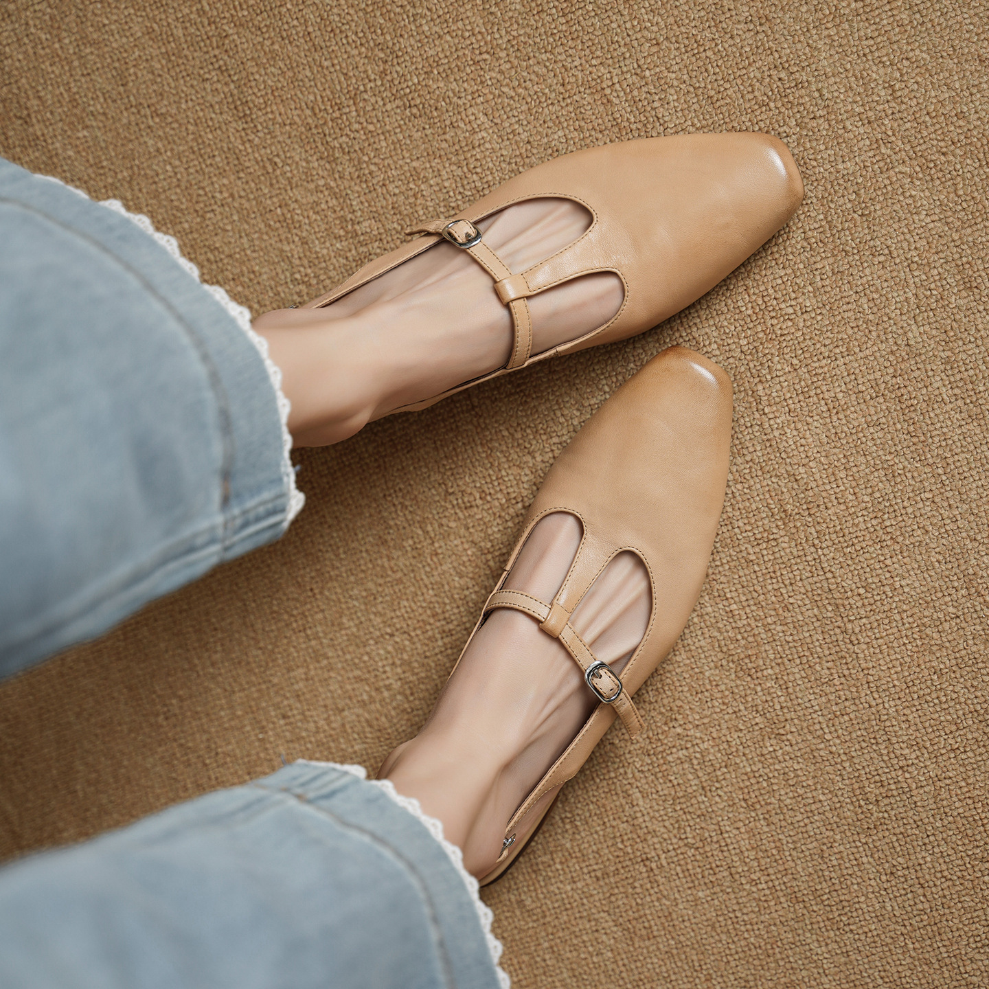 Sandal nữ quai ngang da bò gót vuông 3 cm khóa T — màu trắng ngà