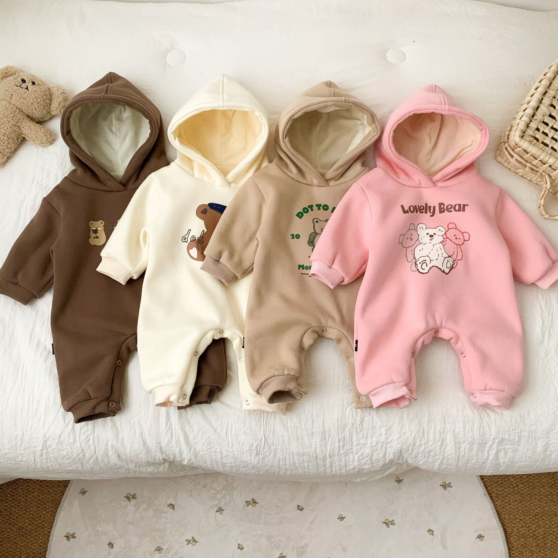 韩国婴儿衣服冬装男女宝宝满月服爬服加绒保暖套装新生儿连体衣潮