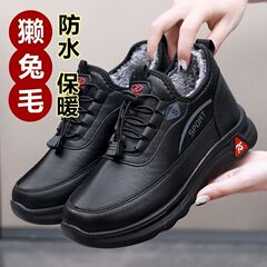 冬の女性の綿の靴とベルベットの厚い保温のお母さんの靴は軽くて柔らかい底の中で古い北京の布の靴の防水の綿の靴です。