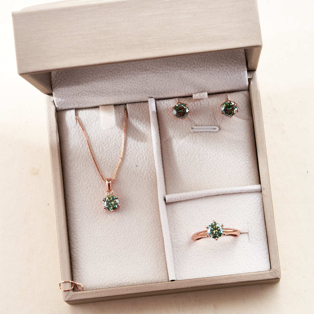 Elegante simple seis garras de piedra de moissanita conjunto de joyería pendientes de plata esterlina collar anillo conjunto de tres piezas fábrica directa